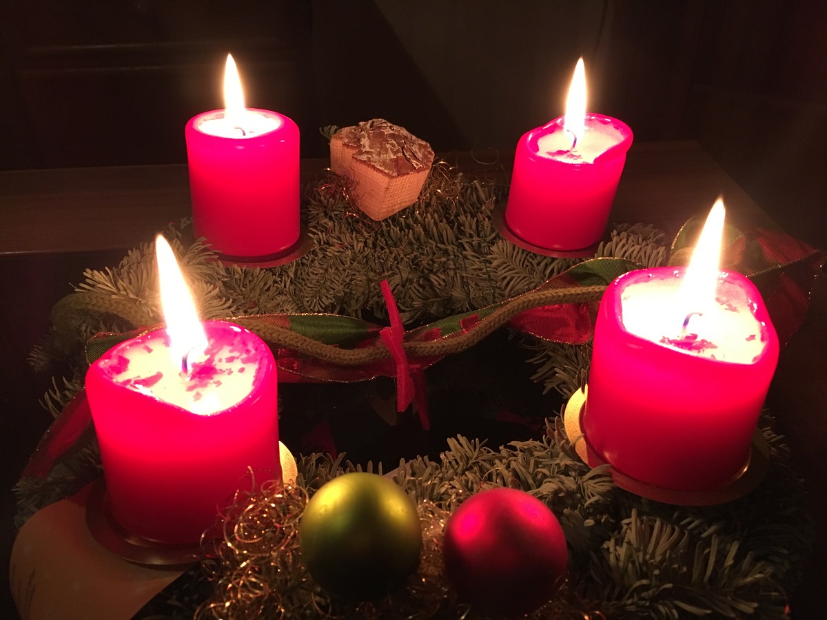 Adventskranz und Grüße von www.Cosirex.com