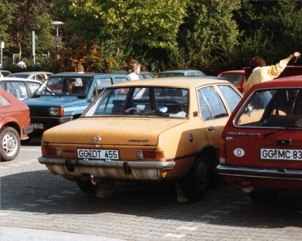 Parkplatz IKS - Rüsselsheim - Opel Rekord 1