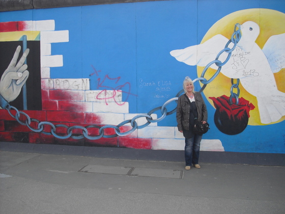 Shakini an der Berliner Mauer