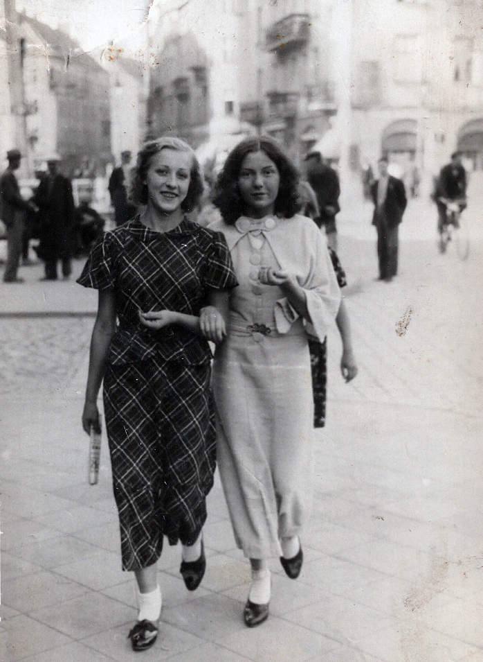 Juli in Kalisz - Jadwiga Wloch mit Schwester od. Freundin 1938