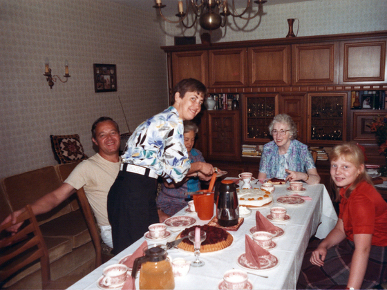 Katarzyna Dondalska bei Großtante Hedwig, Tante Johanna und Onkel Peter