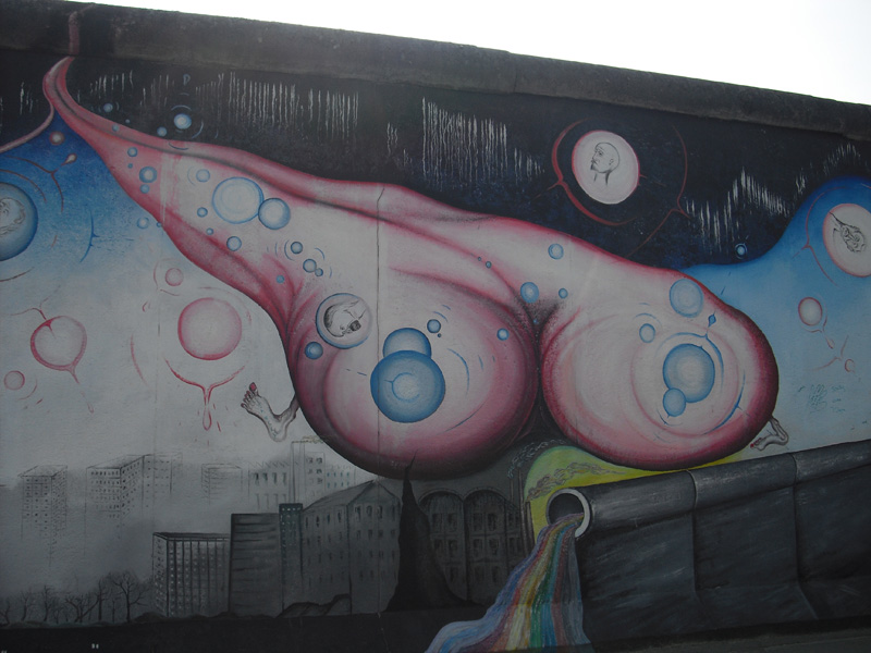 East Side Gallery - Berlin - Graffitis - Götterdämmerung-Titten