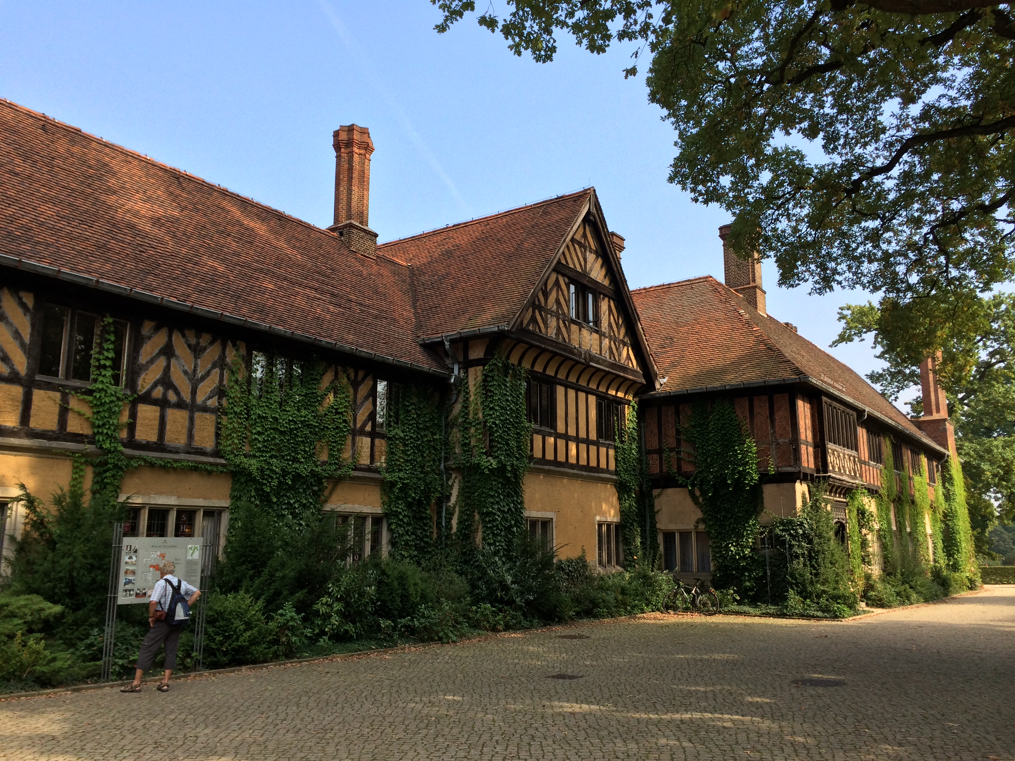 Schloss Cecilienhof - Vorderansicht