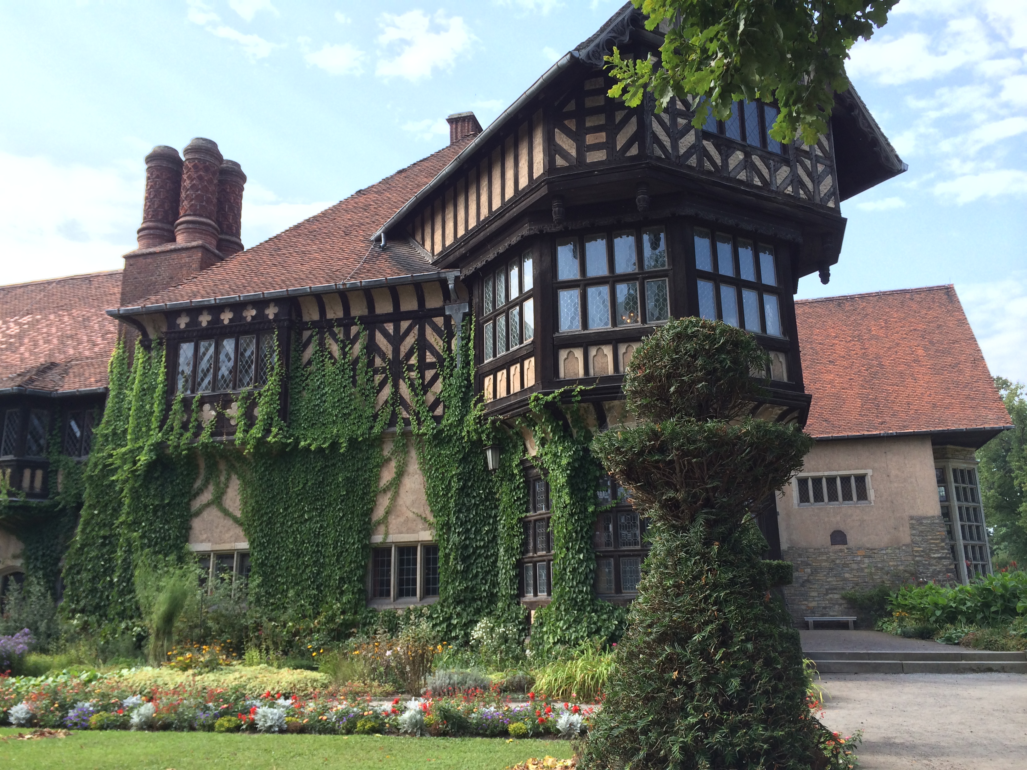 Schloss Cecilienhof - Seitenansicht