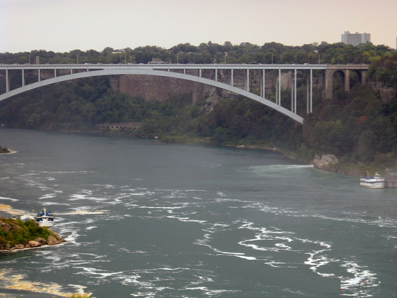 Brücke an den Niagarafällen in Kanada