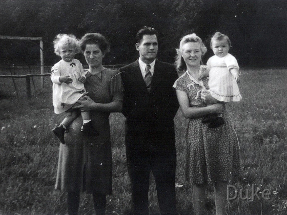 1947 - Spaziergang am Sportheim Alemannia - Familie Grünewald und Familie Friedrich