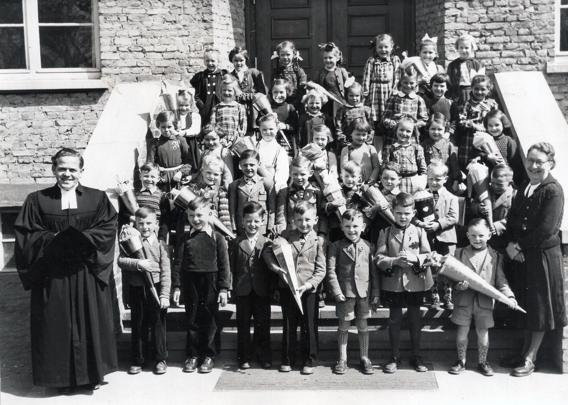 Einschulung 1953 - Königstädten - Jahrgang 1947 - Pfarrer Ramge - Lehrerin Schneider