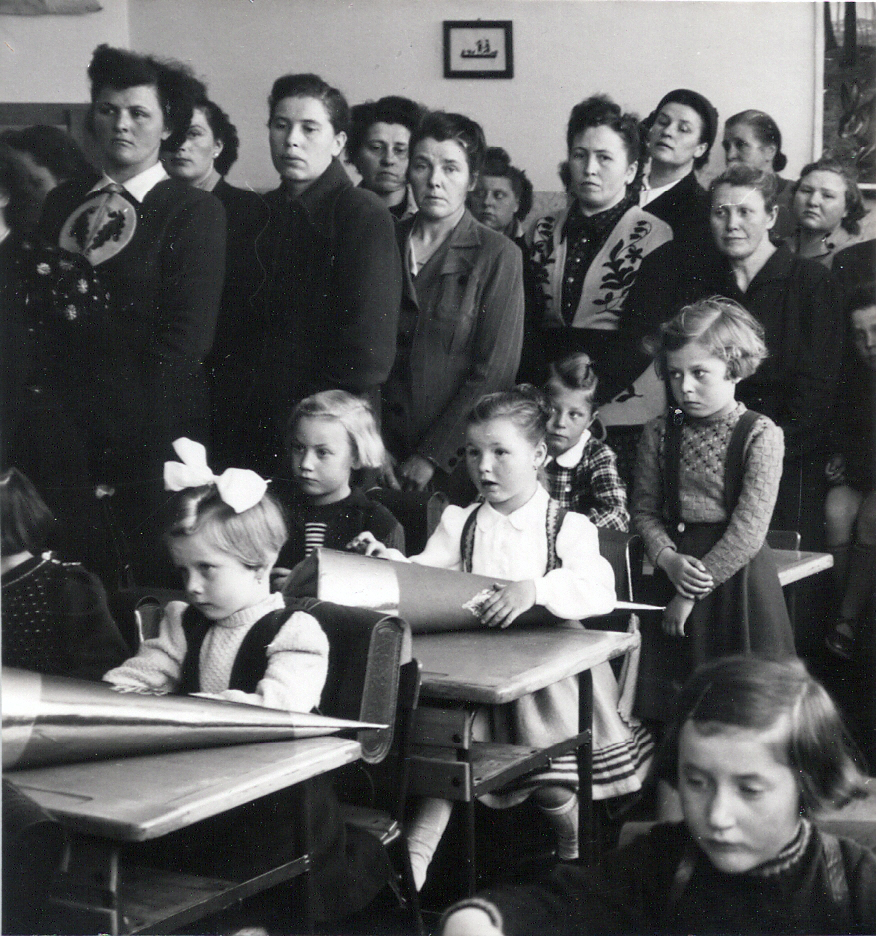 Einschulung Jahrgang 1947 - Königstädten 1953 - Erstes Schultag im Klassenzimmer