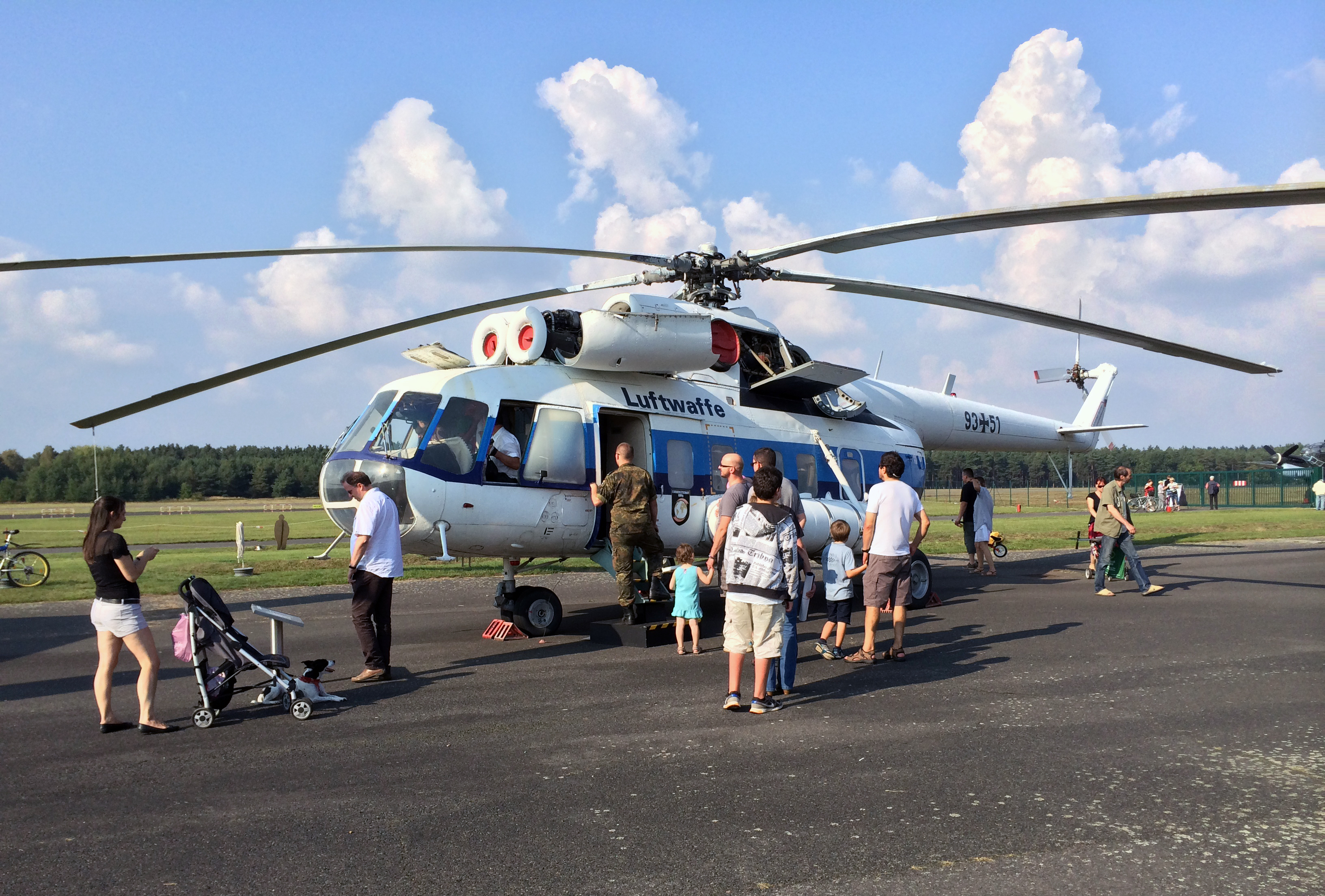 Mil Mi-8S Hip-C 9351 - Bundeswehr-Helikopter - Linke Seite