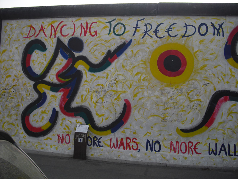 East Side Gallery - Berlin - Graffitis - Dancing To Freedom