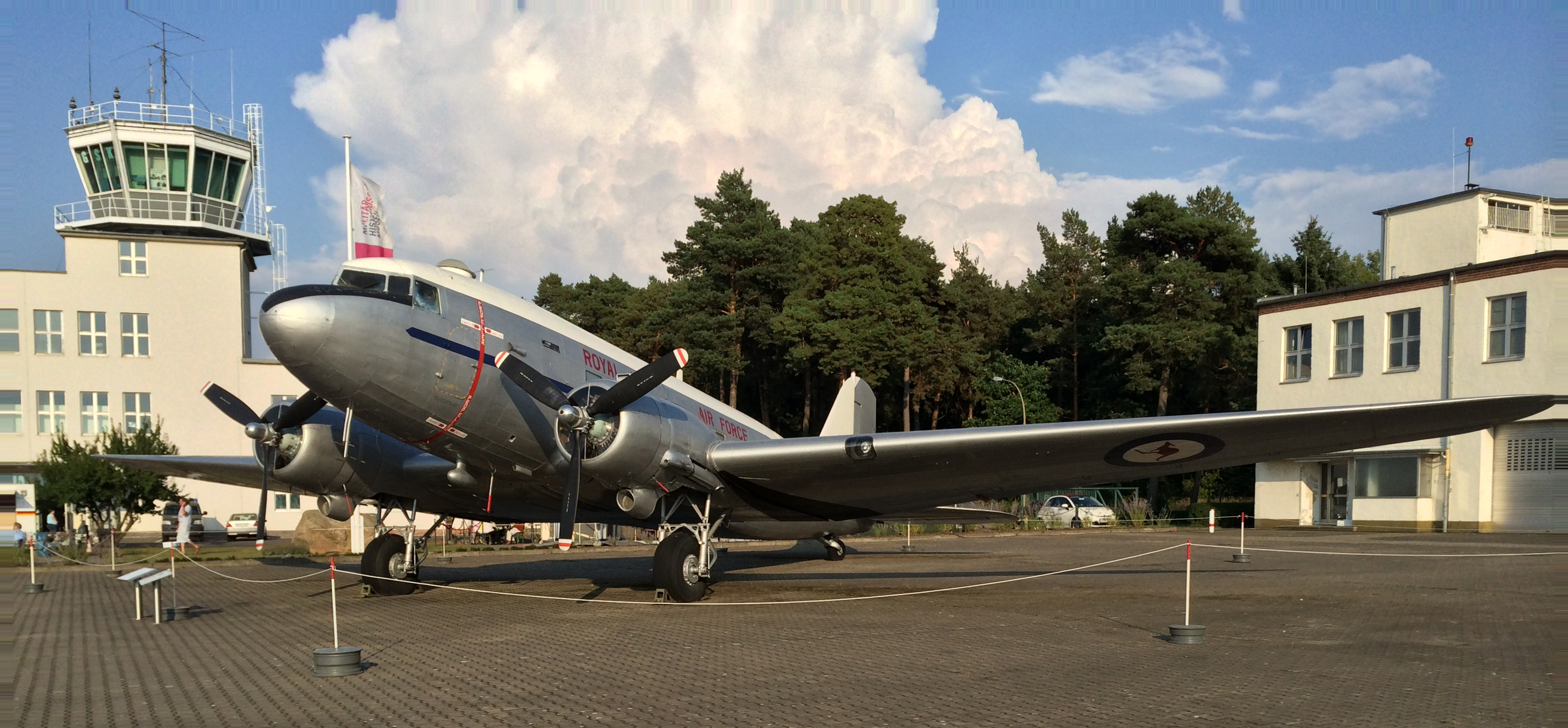 Douglas DC-3 - Rosinenbomber - Australien - Flugplatz Berlin-Gatow