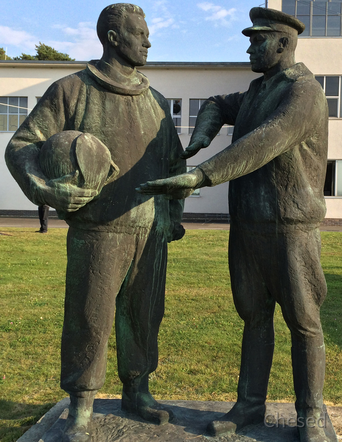 Waffenbrüder Skulptur - Luftwaffenmuseum Berlin-Gatow