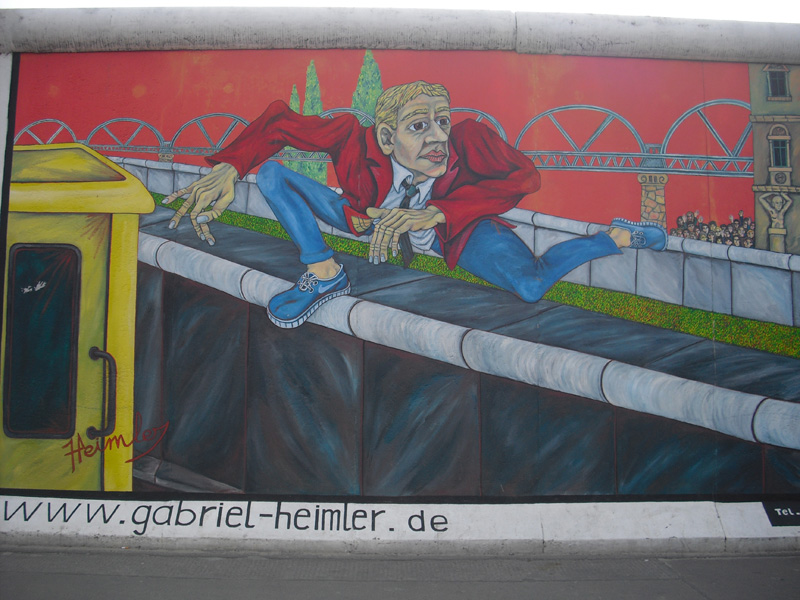 East Side Gallery - Berlin - Graffitis - Mauerspringer