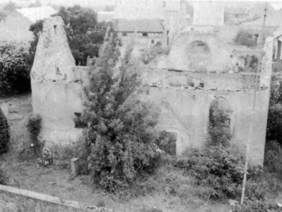 Ruine der Evangelische Kirche Königstädten 1951