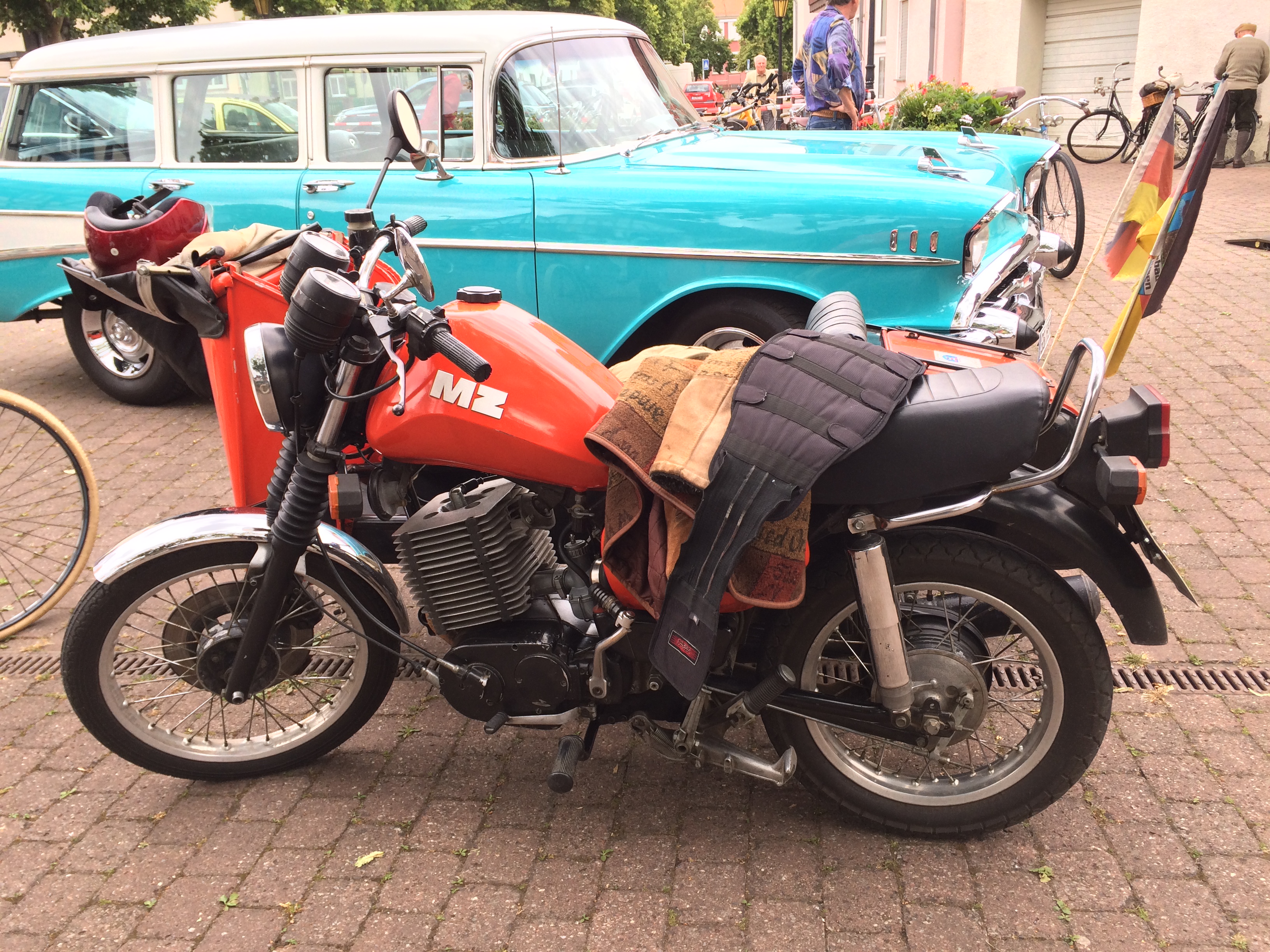 MZ Motorrad mit Beiwagen - Seitenansicht