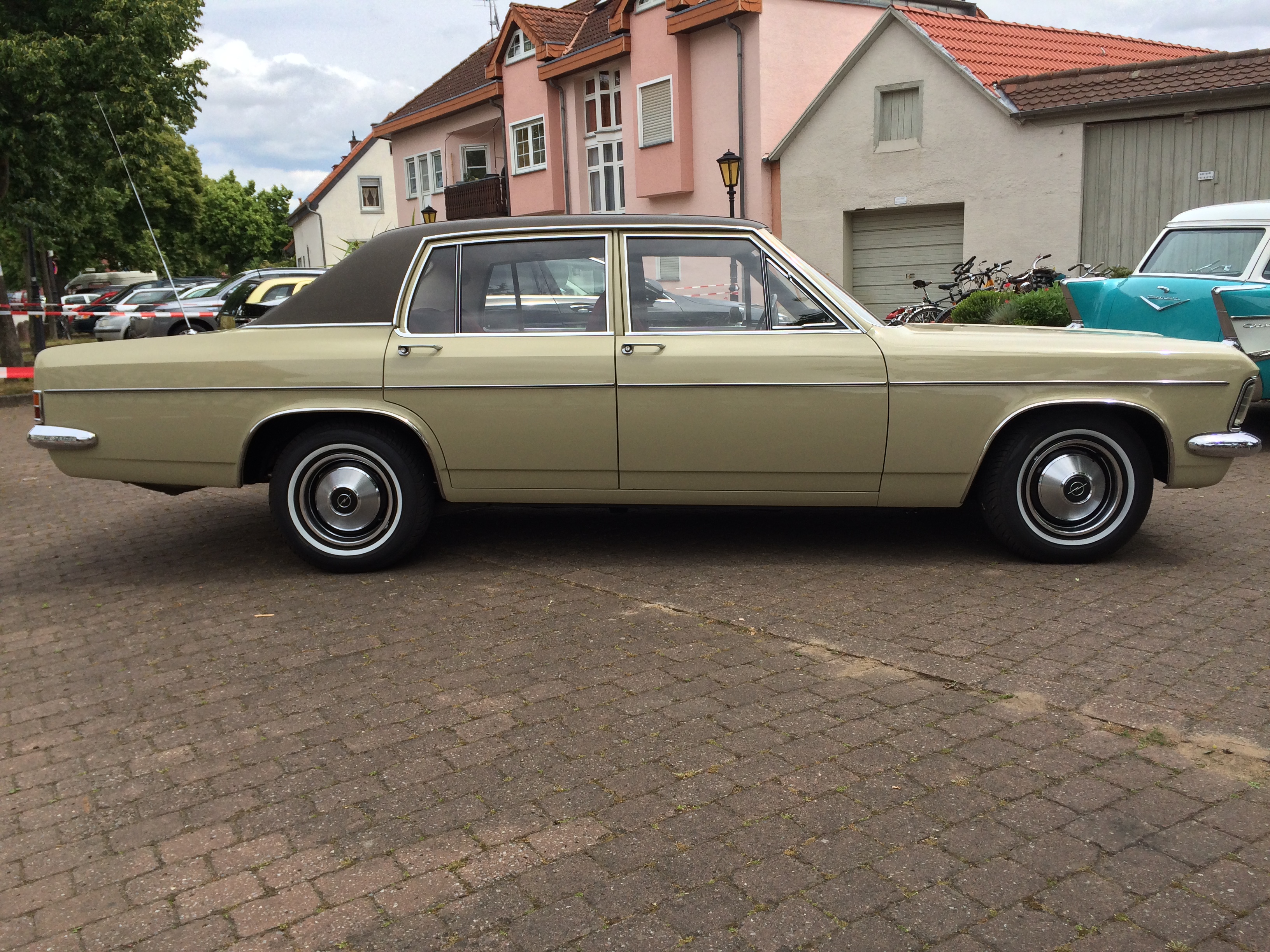 Opel Admiral 2800 S Automatik Seitenansicht