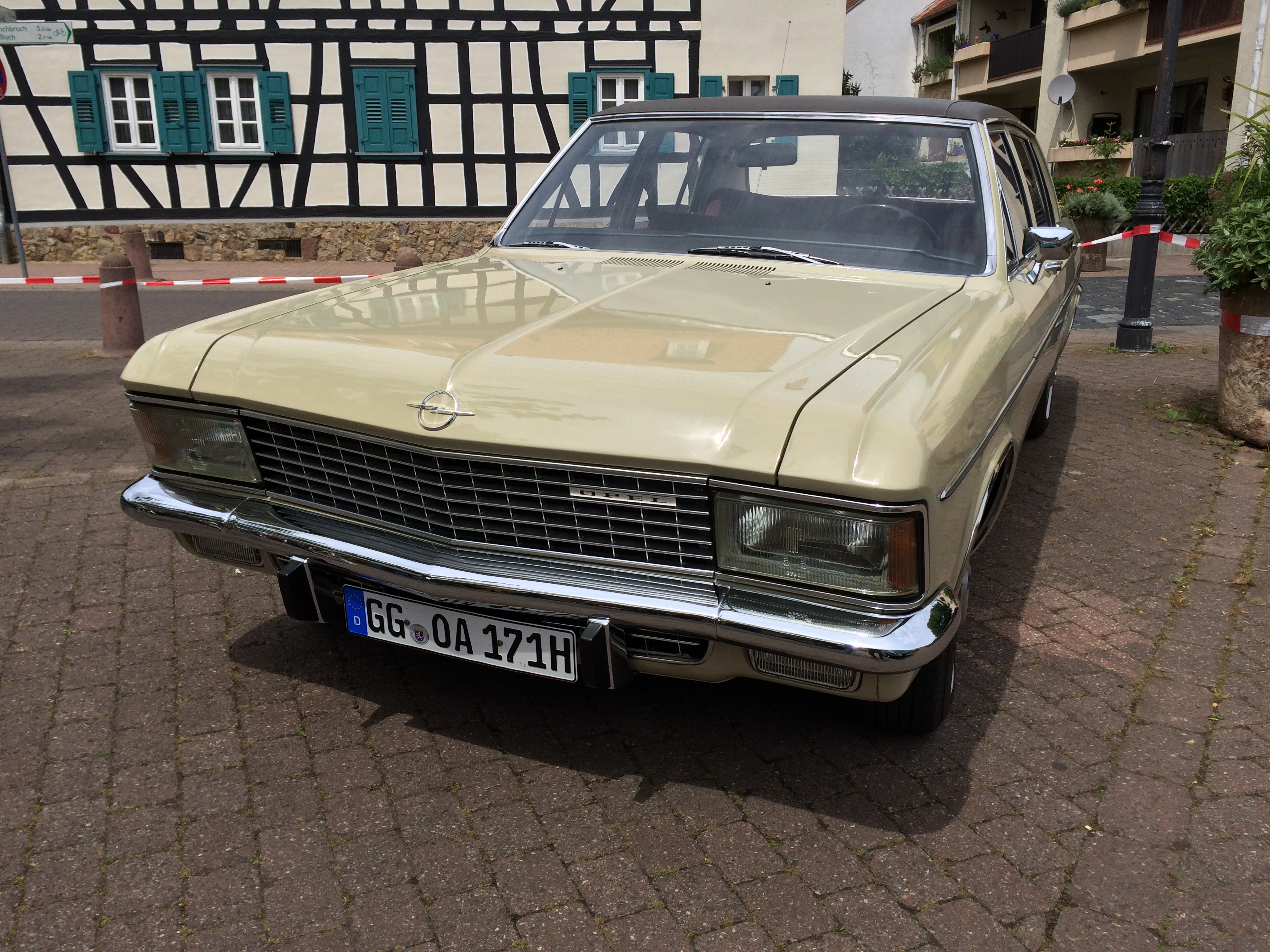 Opel Admiral 2800 S Automatik Front-Fahrerseite