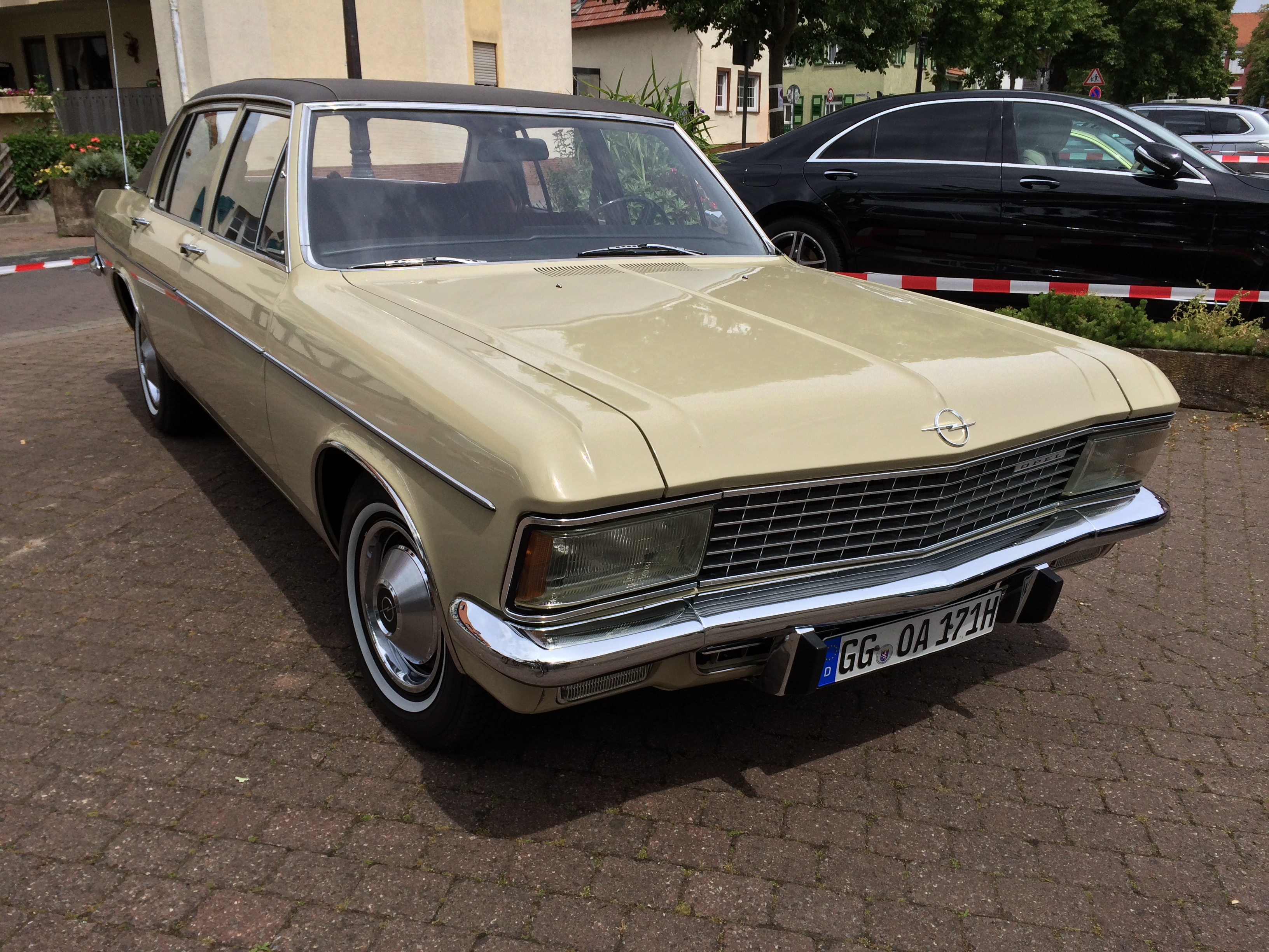 Opel Admiral 2800 S Automatik Front-Beifahrerseite