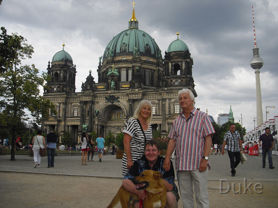 Berliner Dom und Fernsehturm - 2013 - Gruppenfoto mit Samson