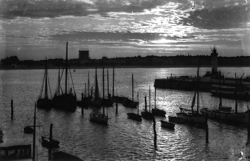 Royan 1940 - ROYAN - Le Port - Lever de Soleil