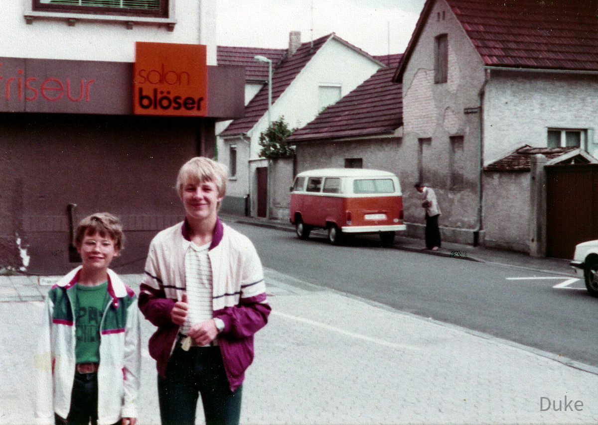 René und Markus W. - Löwenapotheke - Bahnhofstraße - Nauheim - 1981