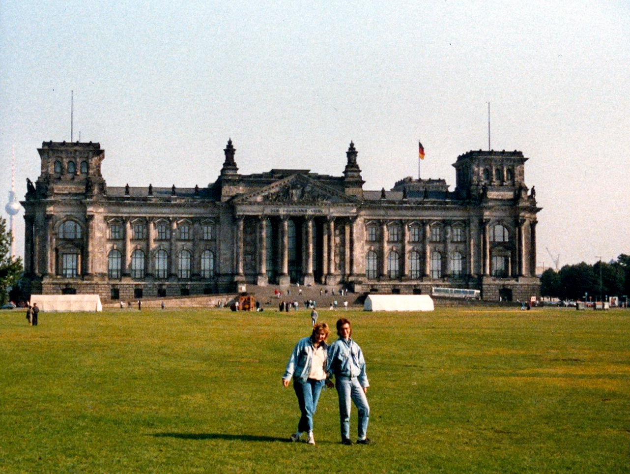 Berliner Reichstag - 1988 - Siggi und Andy als Fake-Liebespaar