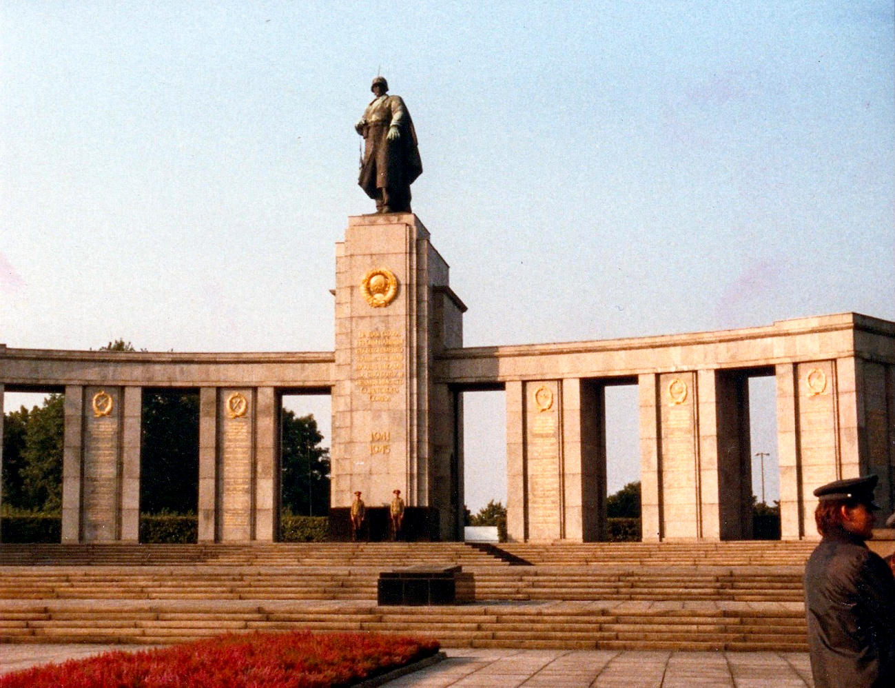 Sowjetisches Ehrenmal Tiergarten - Ost-Berlin - 1988