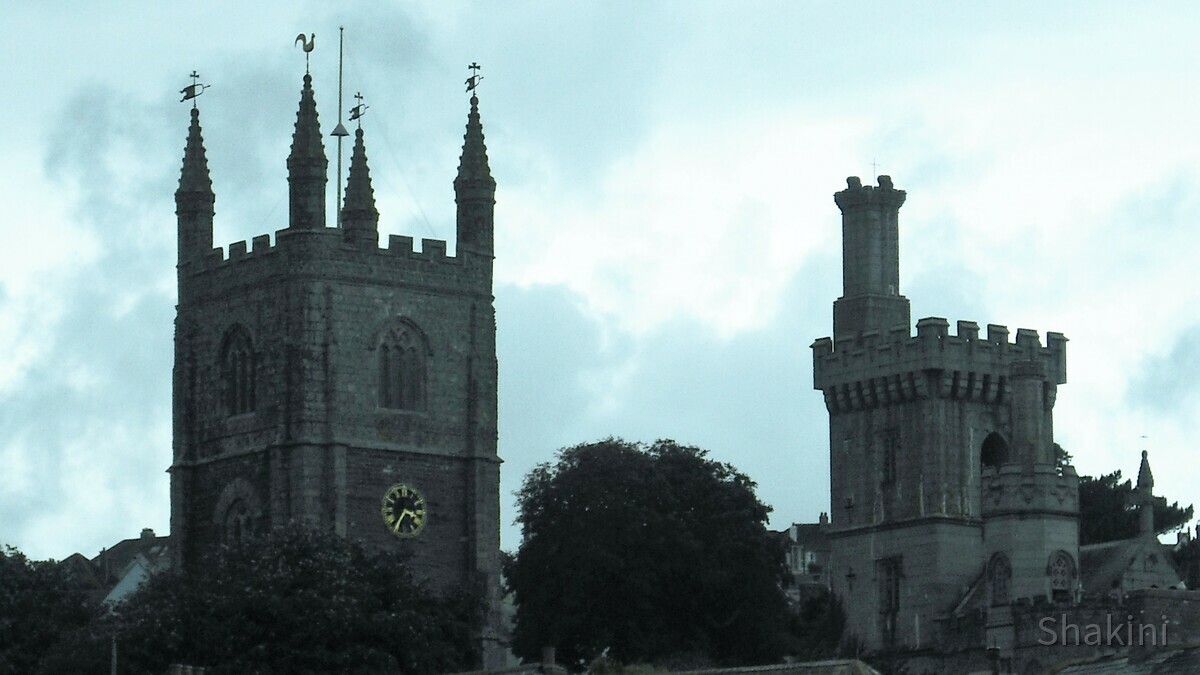 Türme der St. Fimbarrus Church in Fowey - Cornwall