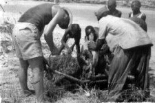 Heinz Gode in Afrika - Wasserpumpe