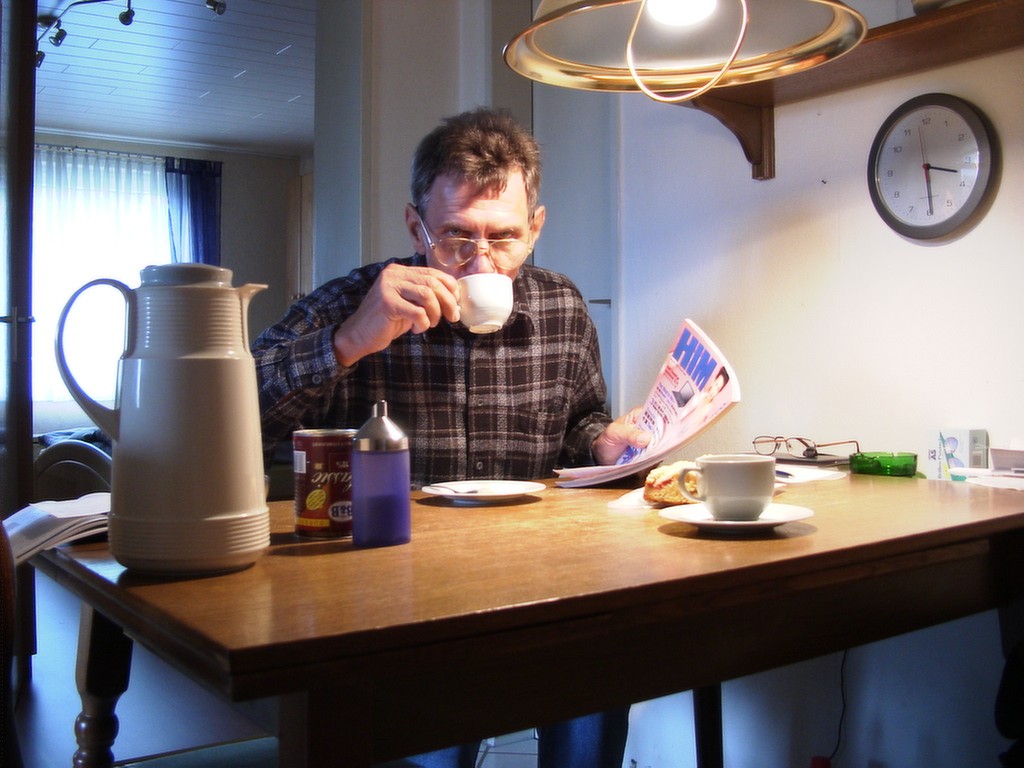 Heinz Gode trinkt