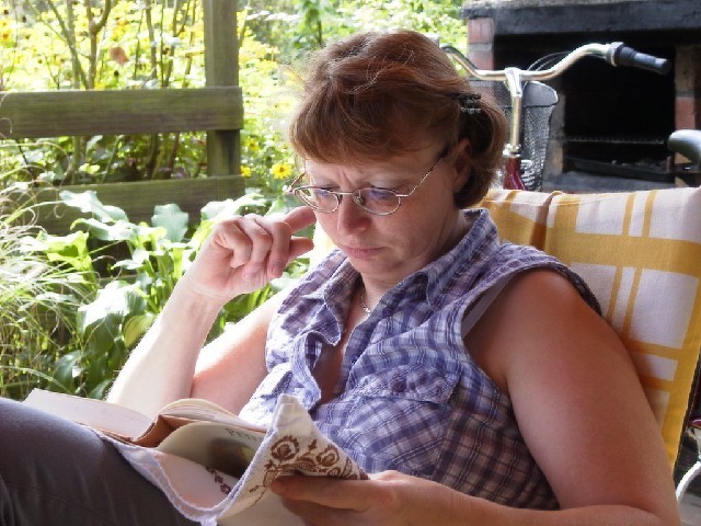 Angelika beim Lesen