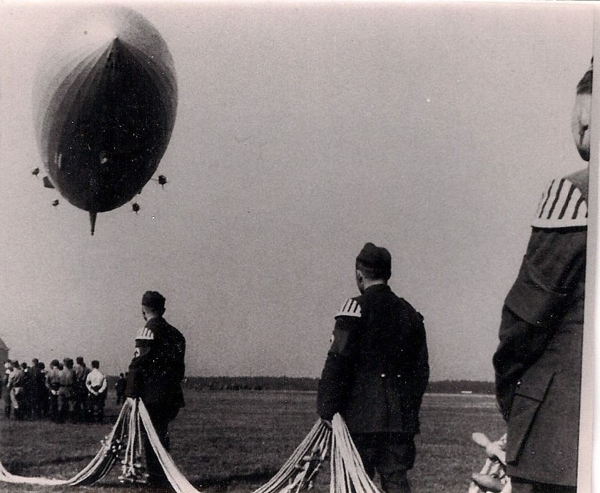 Zeppelin Hindenburg LZ 129 Landung Frankfurt 1937