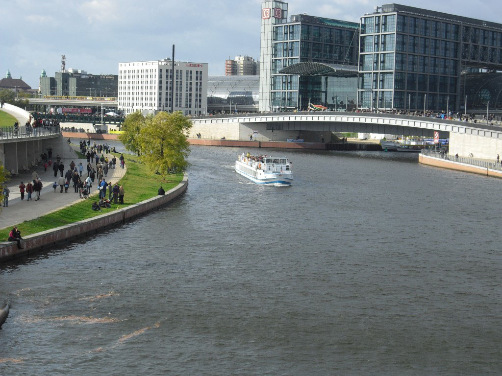 Hauptbahnhof Berlin an der Spree