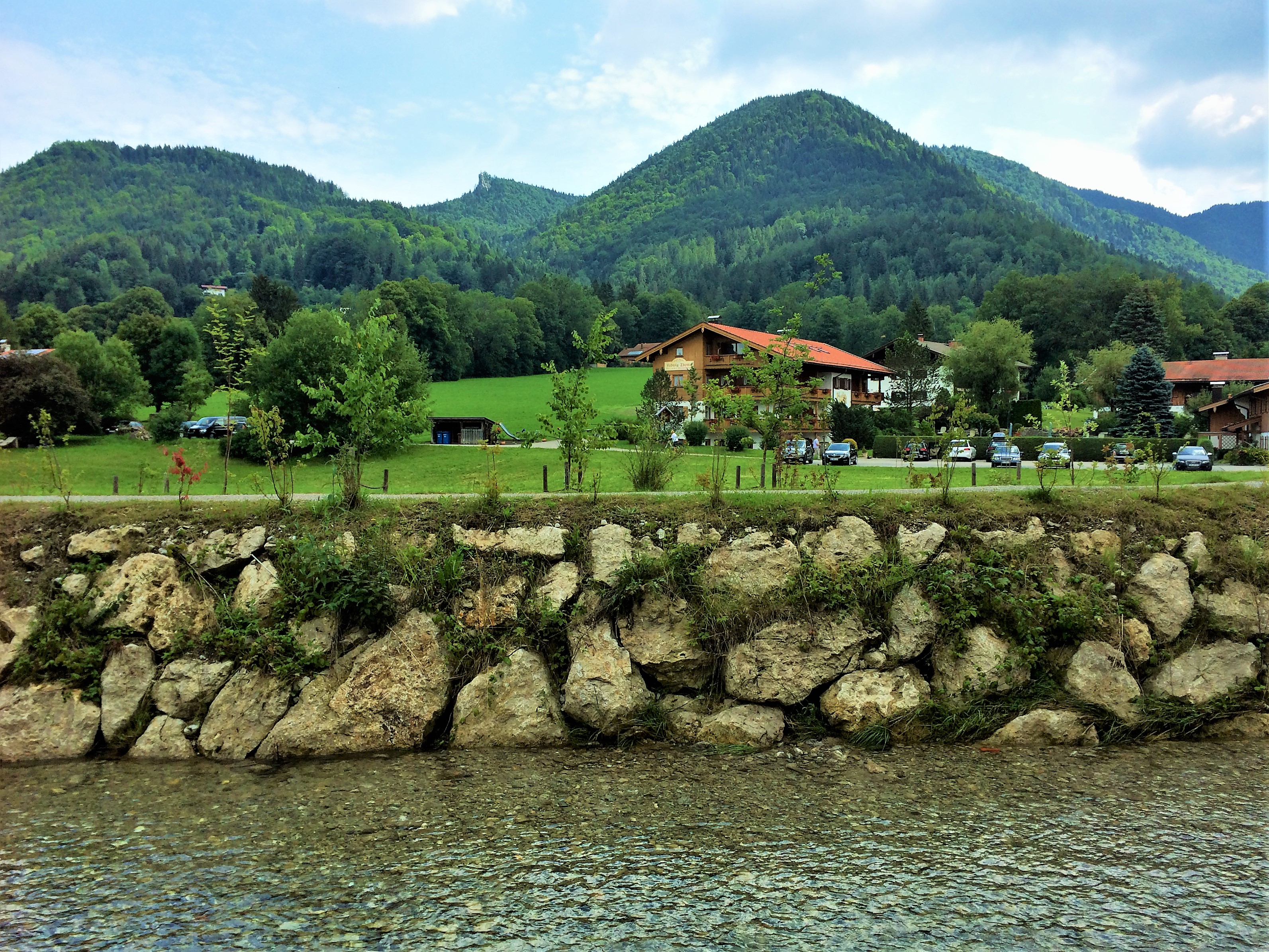 Tegernsee - Blick auf Riederstein kleine kapelle am Gipfel