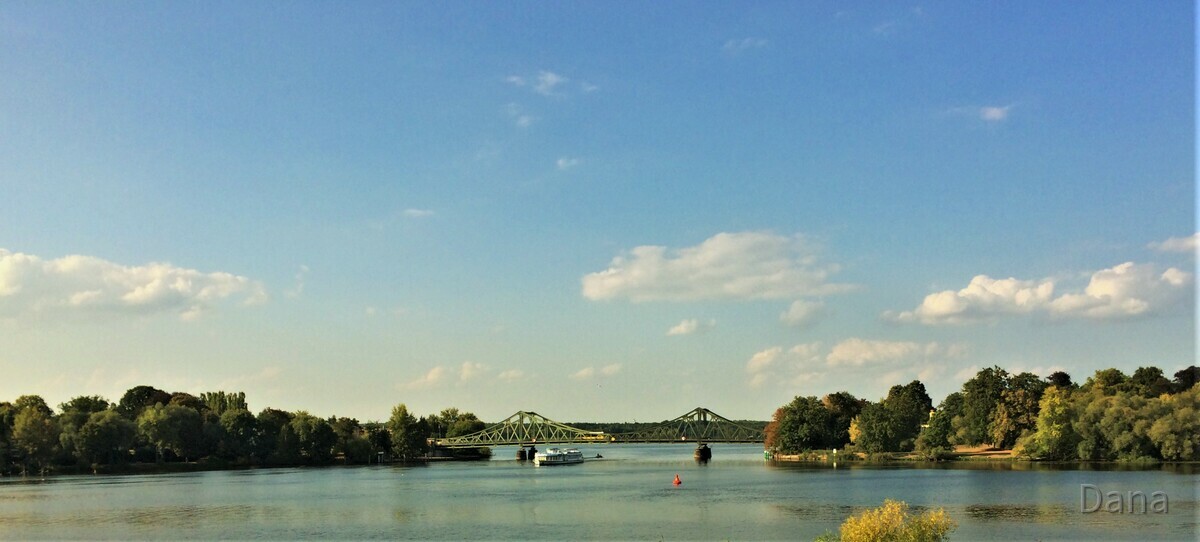 Park Babelsberg mit Blick auf die Glienicker Brücke