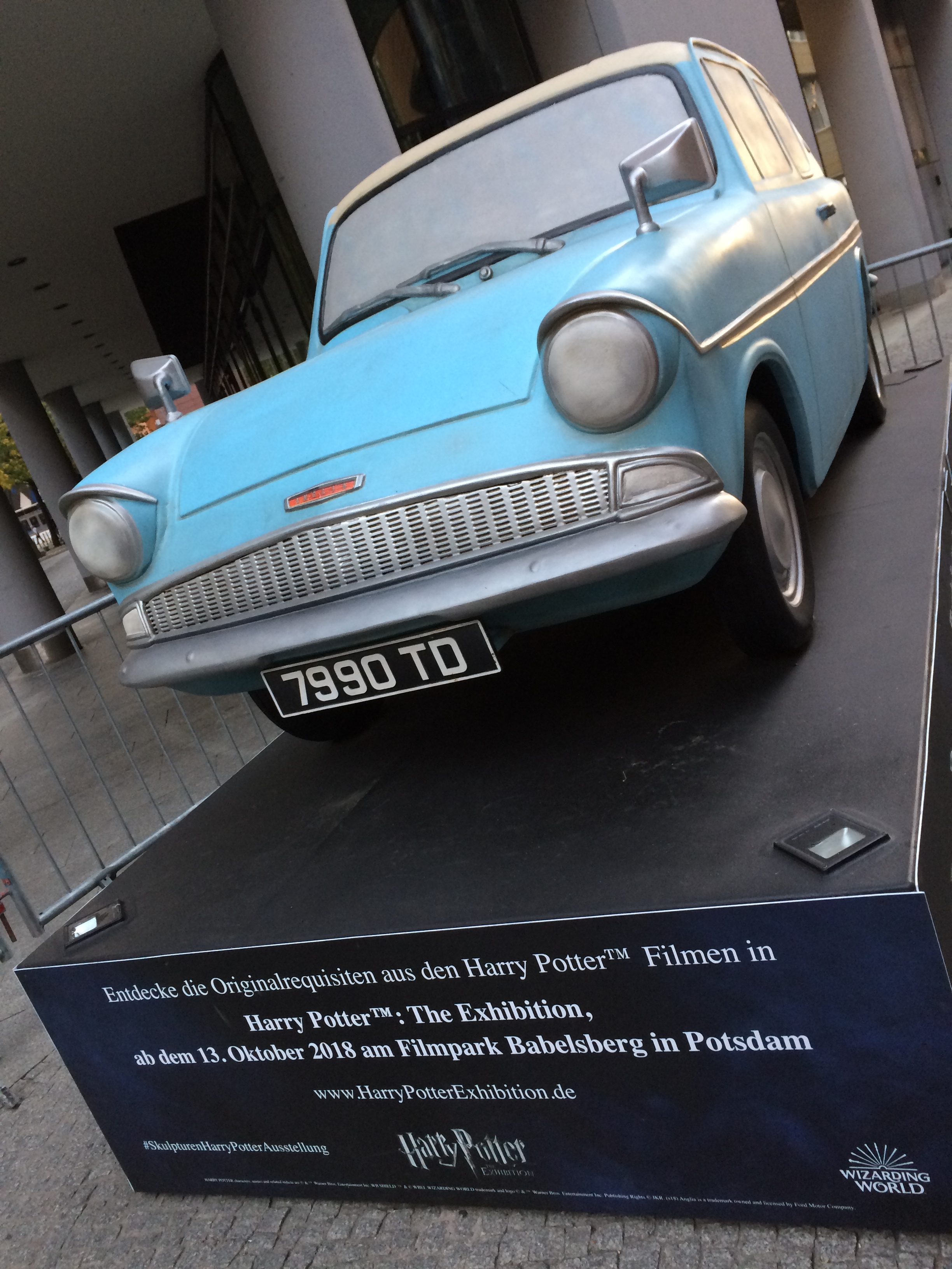 Der Fliegende Ford Anglia 105 E