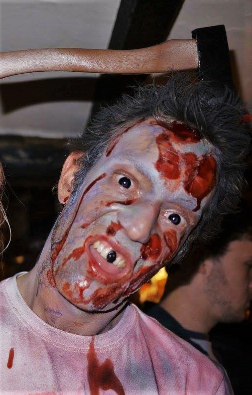 Sven als Zombie