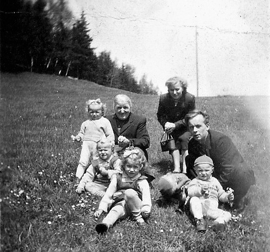 Oma Katarzyna, Tante, Vater, Schwester, Cousinen