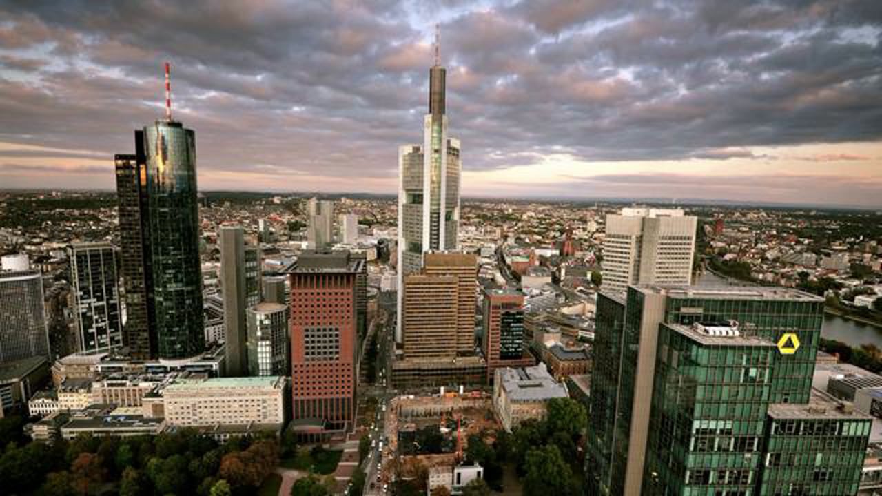 Frankfurt am Main - Timelapse - Anne Clark Sleeper in Metropolis