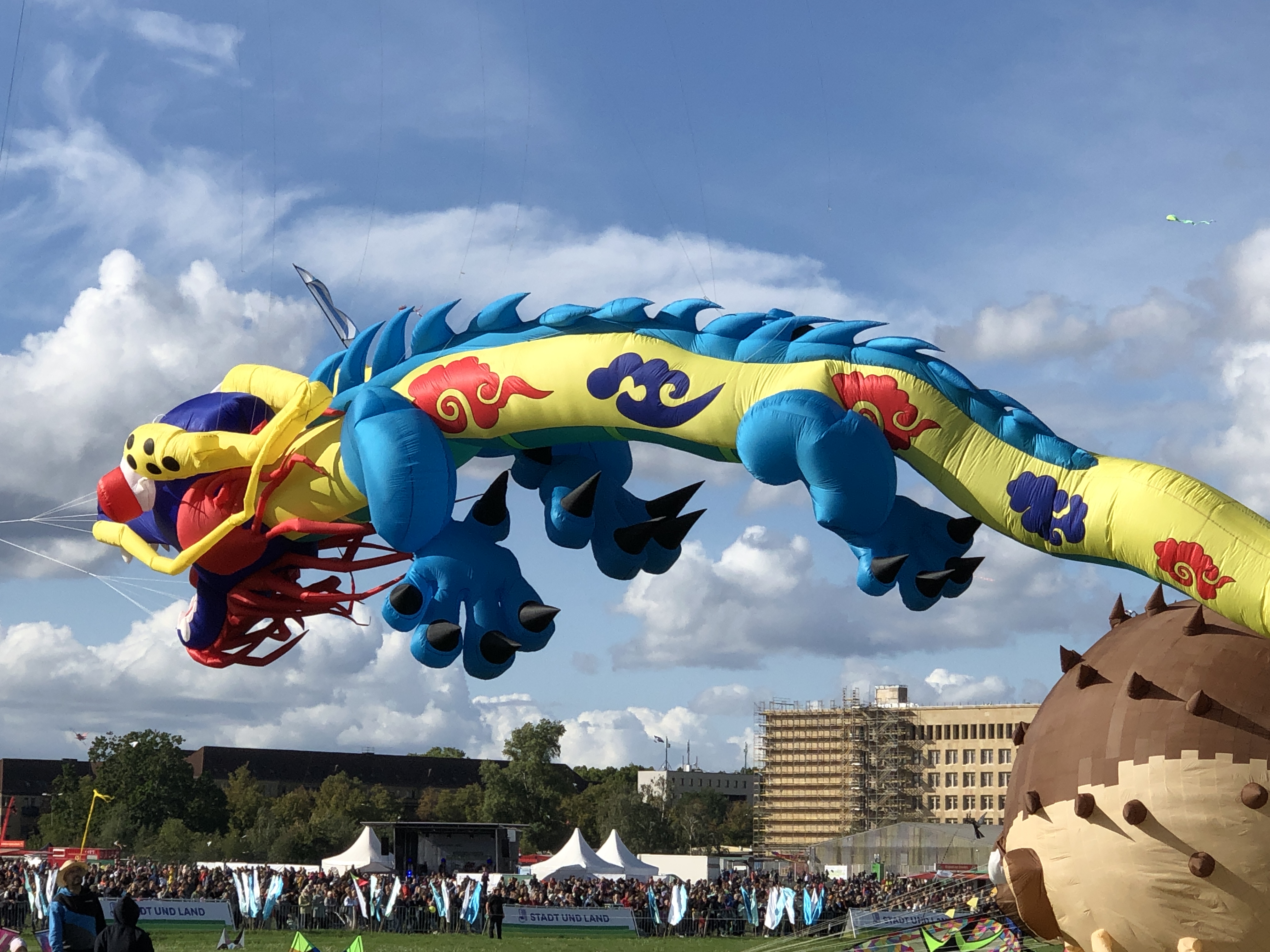 Riesendrachen Festival am Tempelhofer Feld - Berlin