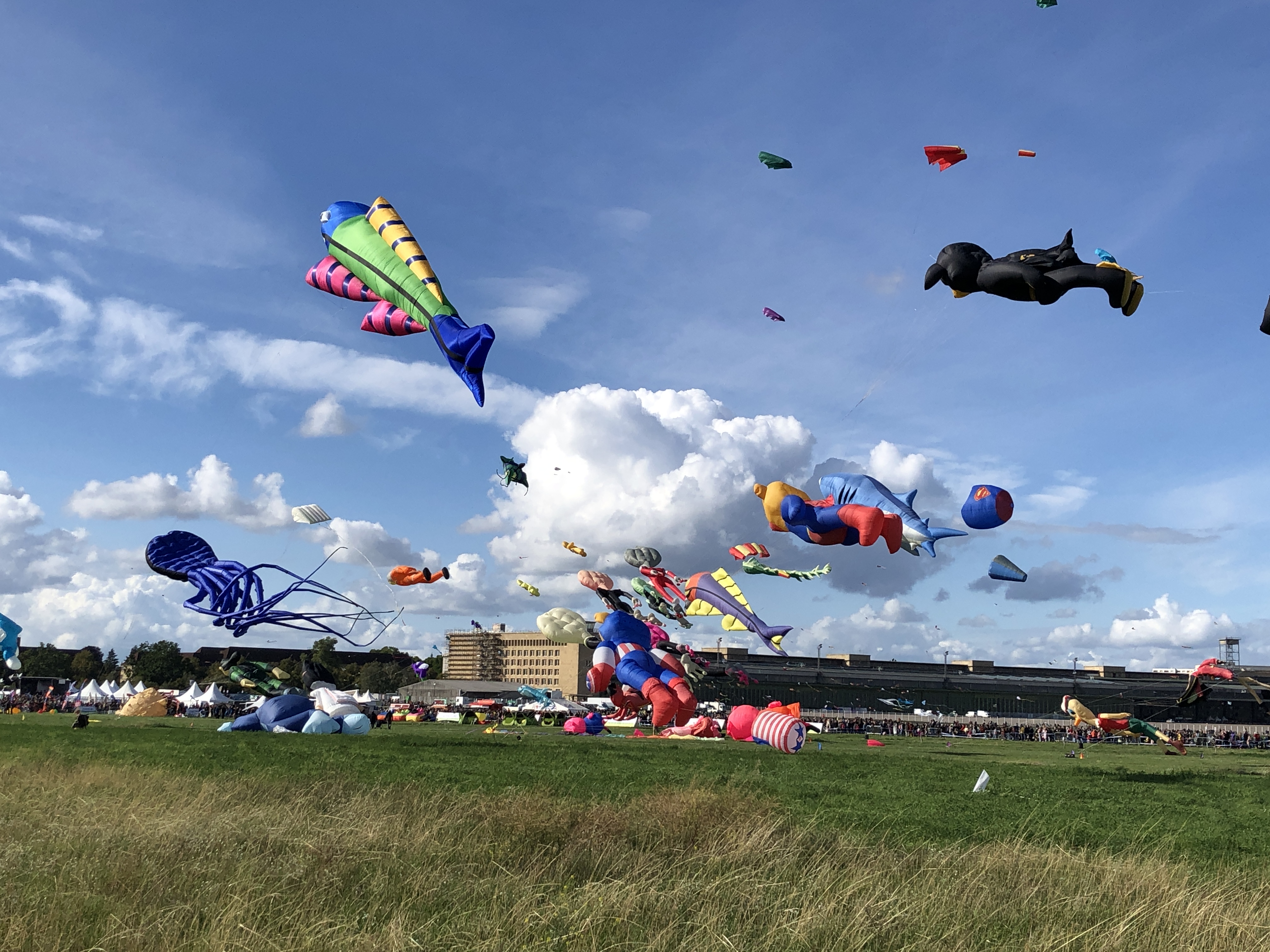 Riesendrachen Festival am Tempelhofer Feld - Berlin