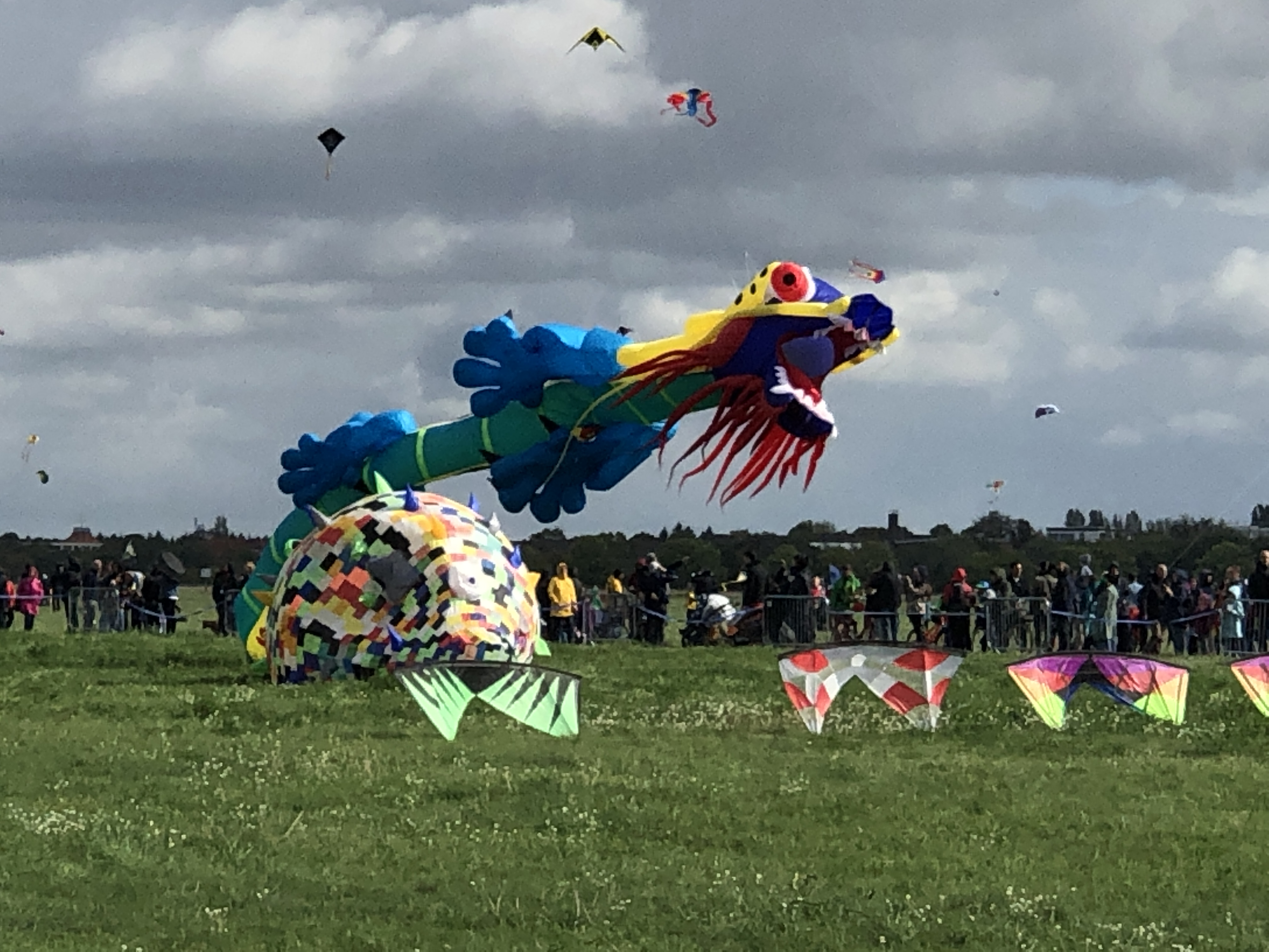 Riesendrachen Festival am Tempelhofer Feld - Berlin