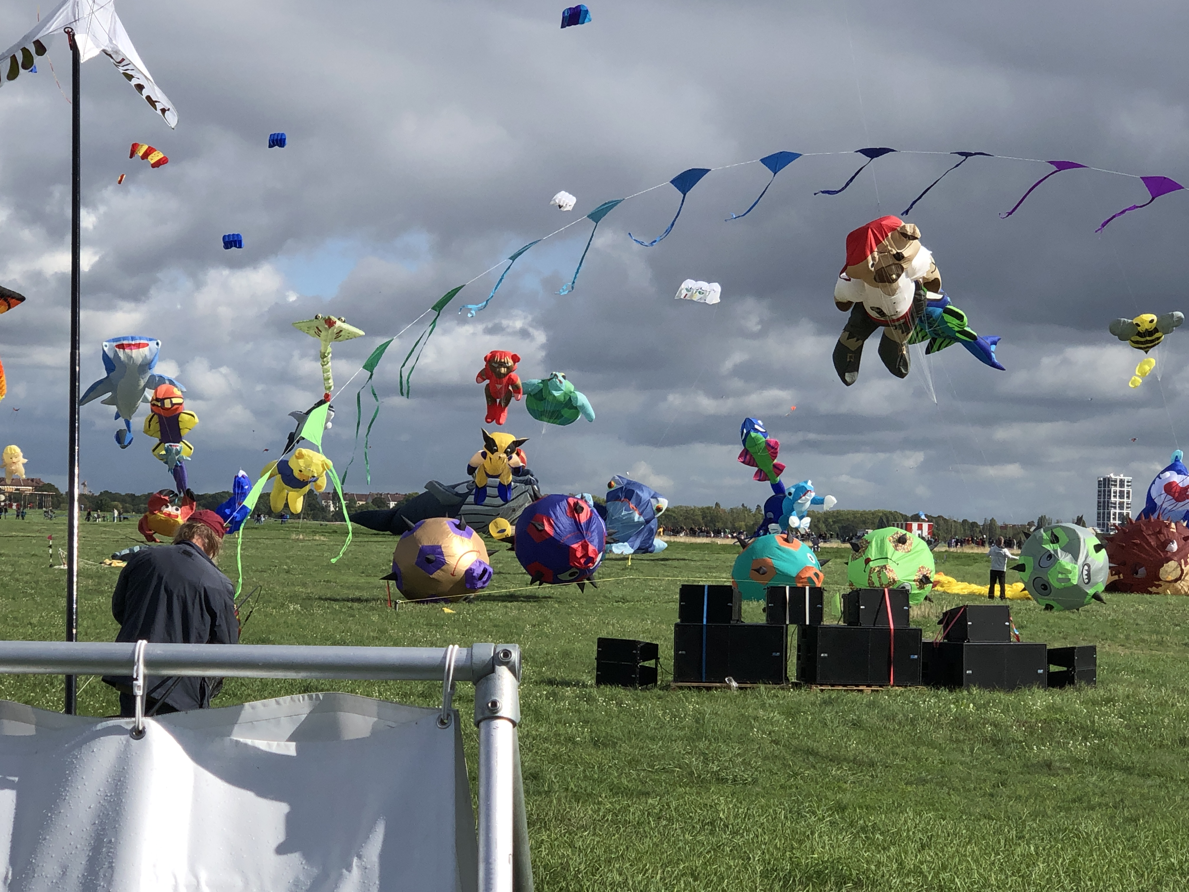 Riesendrachen Festival am Tempelhofer Feld - Berlin