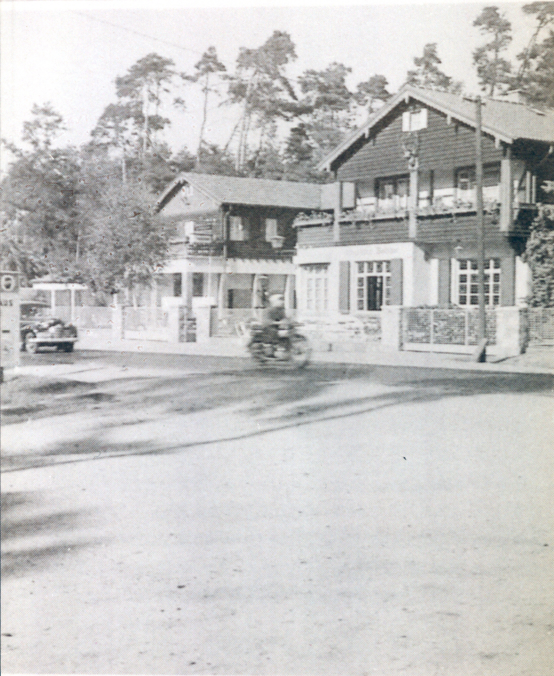 Königstädter Waldhaus an der B42 - L3482 - 1951