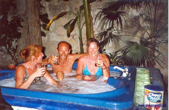 Party in der XXL-Badewanne in Mexiko