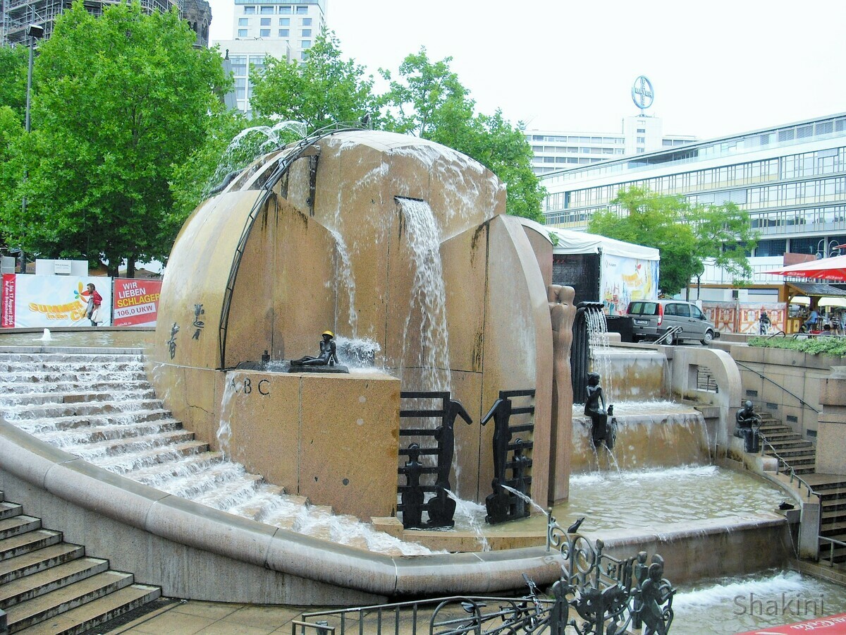 Weltkugelbrunnen am Kurfürstendamm - Wasserklops