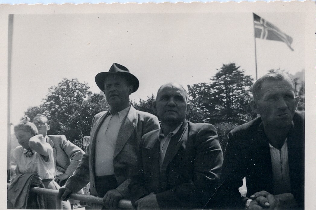 Franz Fronzik mit Schwiegervater Adam Friedrich bei Rheinfahrt 1948