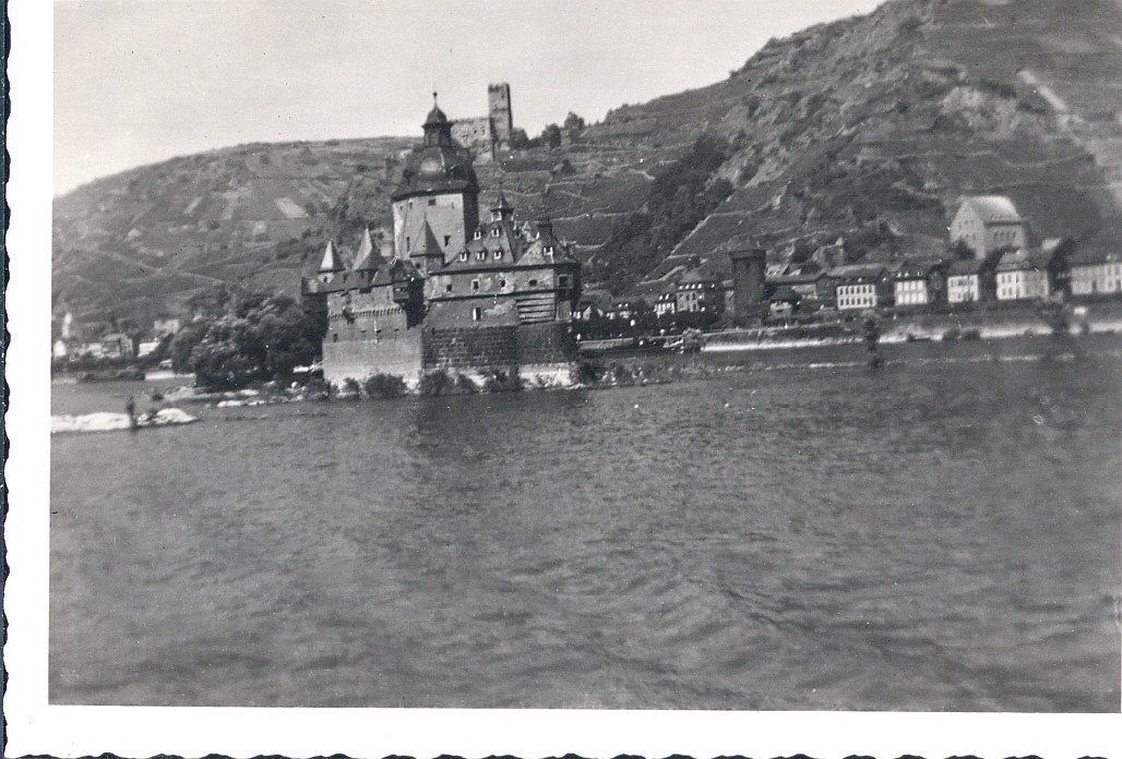 Ausflug auf dem Rhein - Zwei unbekannte Burgen