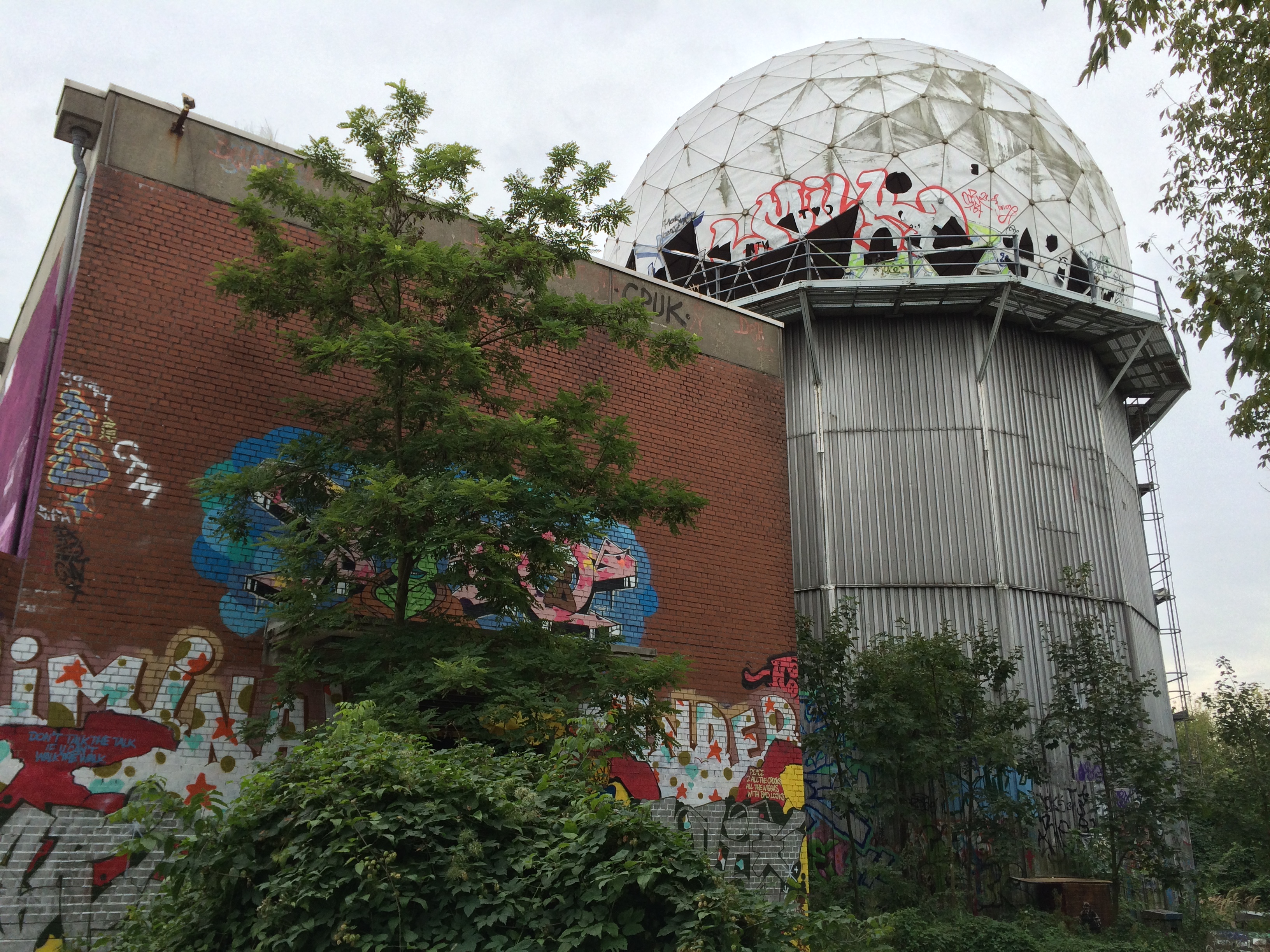 Berlin - Teufelsberg - Field Station - Nebengebäude mit Radom