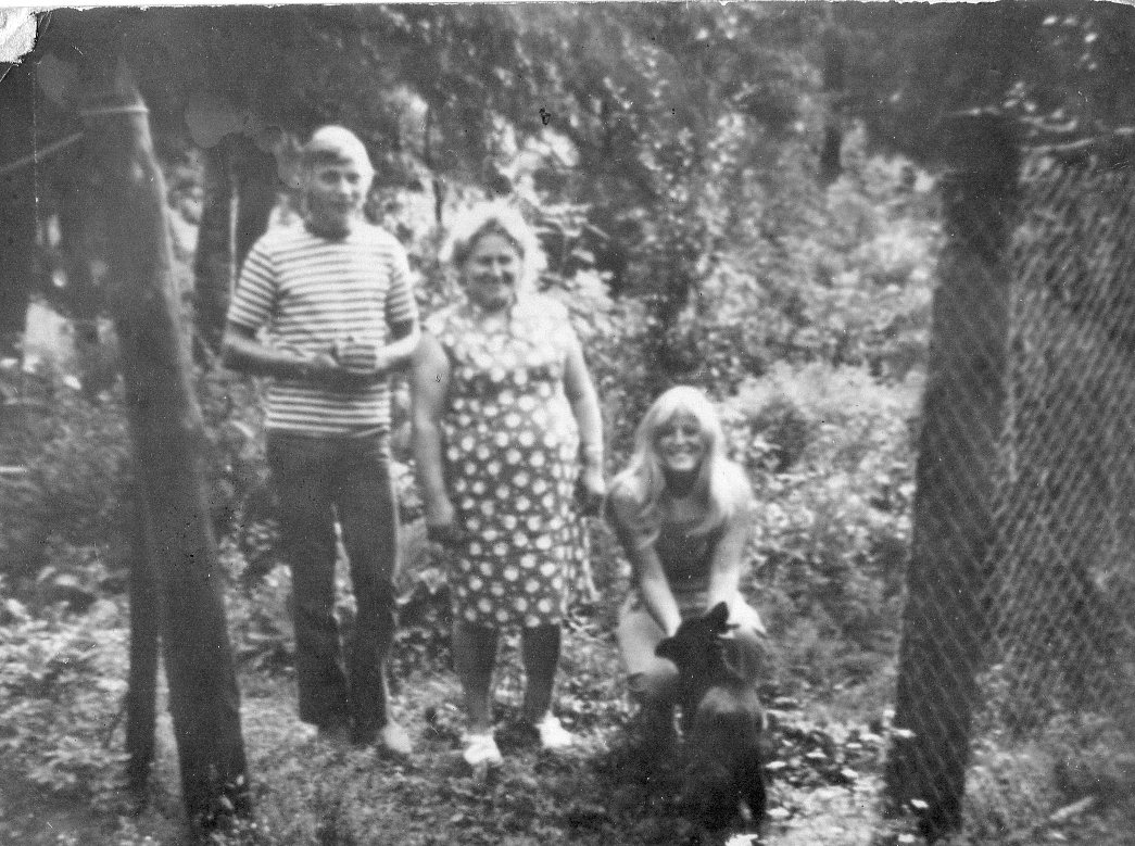 Mama, Cousin, und ich mit Hund Rex